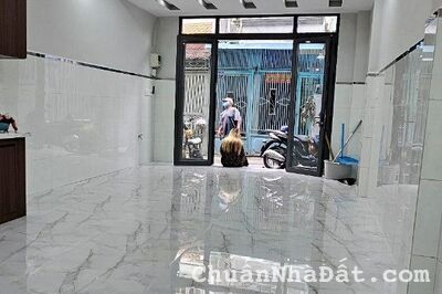 Nhà mới Quận 11 sát ngay Đầm Sen, có tới 3 phòng ngủ giá rẻ