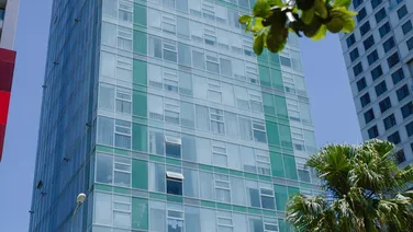 Bán căn góc Fusion Suites 65m2, 2PN view trực diện biển Mỹ Khê, có dòng tiền tốt