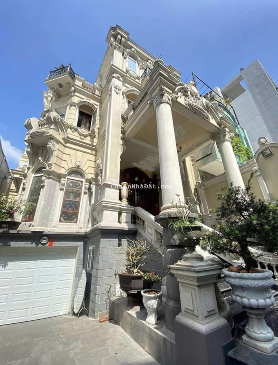 Bán Biệt Thự Cao Cấp Số: 686/27-29 CMT8, Quận Tân Bình. DT: 10 x 30m - Hầm + 5 Tầng, T.Máy