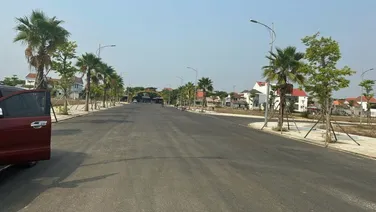 Vị trí thuận lợi: Ngay trục chính: Trần Thủ Độ + An Dương Vương. Nằm trên đường trục đường biển nổi