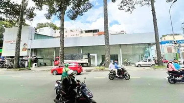 Cho thuê nhà góc 2 mặt tiền 8A Lý Thường Kiệt, Phường 12, Quận 5. DT 450m2, 32x14, chỉ 350tr