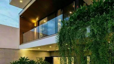 8 Đường Đ8 Khu biệt thự Sài Gòn Pearl - Số 92 Nguyễn Hữu Cảnh, P. 22, Q. Bình Thạnh.