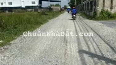 Kẹt tiền bán gấp nền cần bán gấp lô đất 150m2, thổ 100%, 750 triệu LK Thị Trấn Đức Hòa 0938.192.162