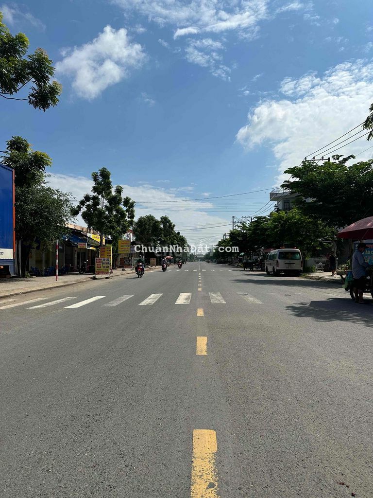 chỉ còn 1 nền giá NGỘP, mặt tiền nhựa ĐS4, vị trí cực đẹp sát Hóc Môn