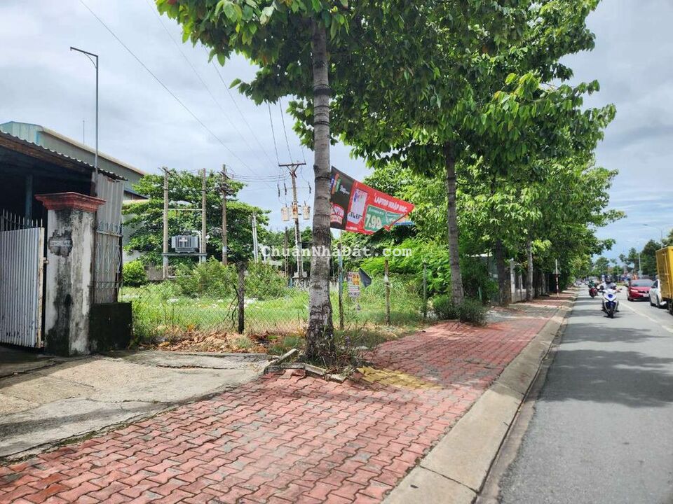 LÔ GÓC 2 MẶT TIỀN ĐỐI DIỆN TRƯỜNG HỌC NGAY KCN TÂN BÌNH