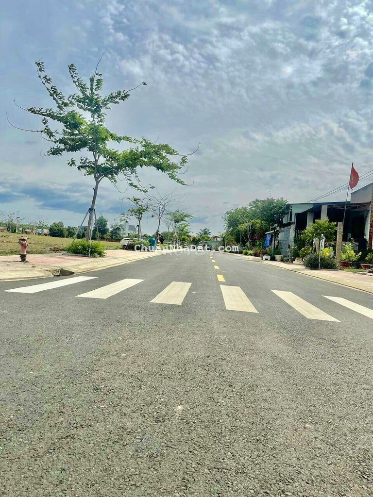 Bán gấp 1 lô *** nằm gần KCN mỹ phước 1, SHR