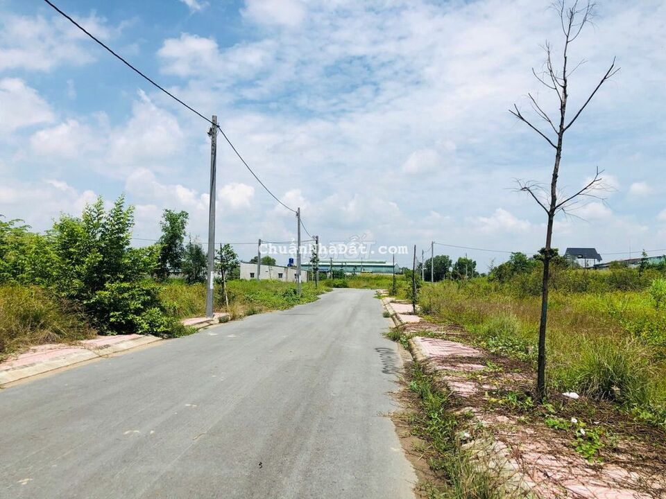 Chủ kẹt cần bán gấp nền đẹp xã Long Hòa