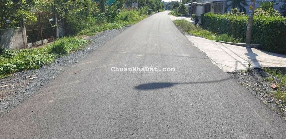 BÁN ĐẤT 2 MẶT TIỀN TẶNG NHÀ XƯỞNG 9,5 X 26. CÓ 100M2 THỔ CƯ