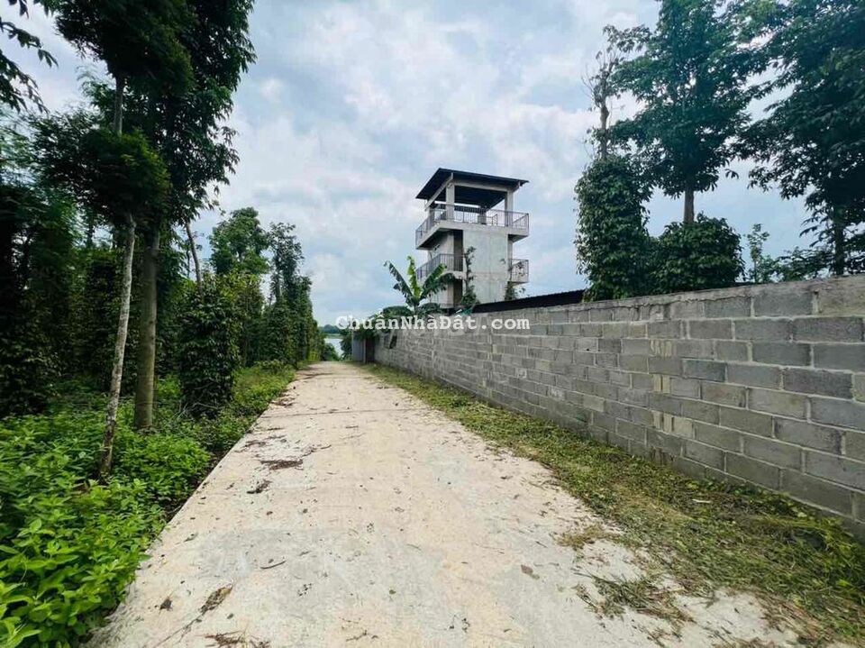 Siêu Phẩm Giáp Hồ Sông Ray 100%.Khí Hâu Mát mẻ,Có sẵn nhà.Ngang 55M