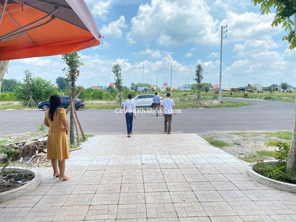 *** 1 Lô MT Nhựa 16m, Sát VP Center Land, Công Chứng Sớm, 750tr