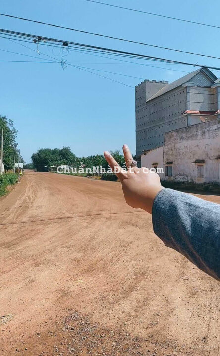 Cần bán gấp 11m mặt tiền đường Minh Thắng Quang Minh 32m, đang đổ nhựa, giá 1 tỷ, thổ cư 100m2