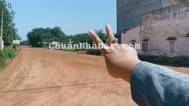 Cần bán gấp 11m mặt tiền đường Minh Thắng Quang Minh 32m, đang đổ nhựa, giá 1 tỷ, thổ cư 100m2