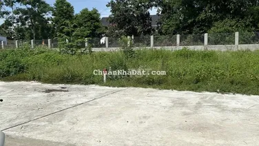 Ngang 5,7m đường rộng 8m ở Dương Sơn gần DT605 cao ráo không mồ mã