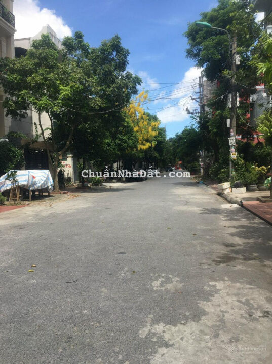 Bán đất biệt thự lô 16D tuyến 2 Lê Hồng Phong.
DT 135m2 ngang 9m. Hướng Đông Bắc