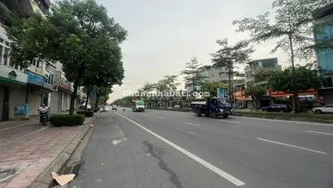 Bán đất mặt phố Ngô Gia Tự, DT 400m2, Lô góc 3 thoáng - Xây toà VP
