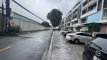 Bán đất có nhà cấp 4 tại mặt phố Đức Giang, phù hợp làm văn phòng công ty