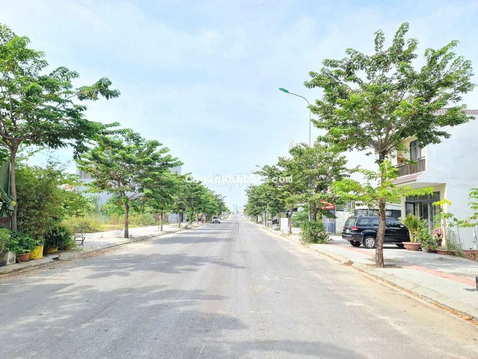 Nam Hòa Xuân B2.21 đường 10 thông ra đảo kim cương