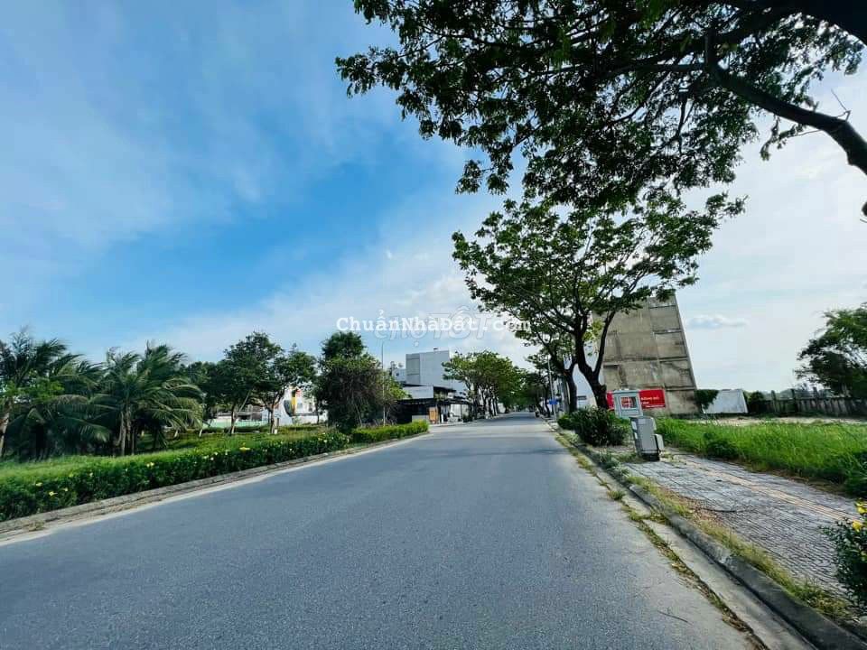 V5 - Hướng Nam gần kênh sinh thái 104m2 giá chỉ 2,7 tỷ rẻ sập hầm