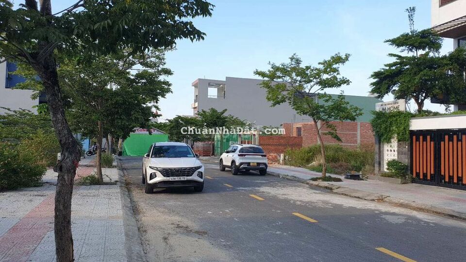 Sập hầm nam Hòa Xuân B2 73 lô 46 đông 110m2 đường 7m5