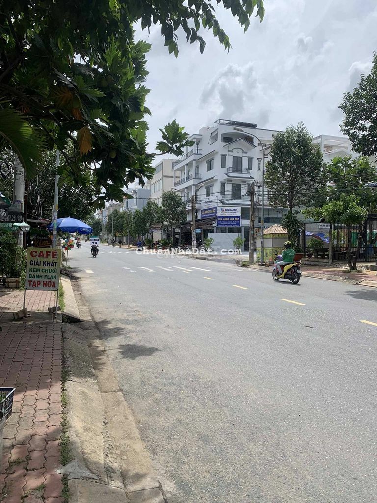 Bán đất mặt tiền Lê Bôi 5x18 , có sổ đỏ cầm tay , Phường 7 Quận 8