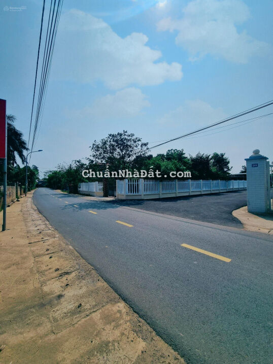 Cắt lỗ 200tr lô đất trục chính Trại Láng. 5p ra khu ĐH Quốc Gia, FPT. 100% thổ cư. Đường 2 oto