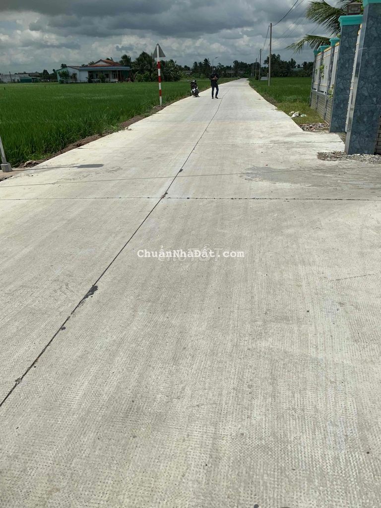 đường 6m giá 545tr có lô 130m2 thổ tân trụ gần thị trấn