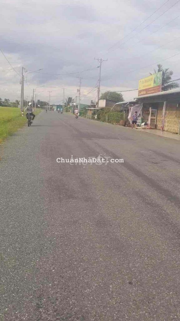 240nv thổ , ngang 6,8m. Mặt tiền nhựa Huỳnh Văn Đảnh ở thị trấn T.Trụ