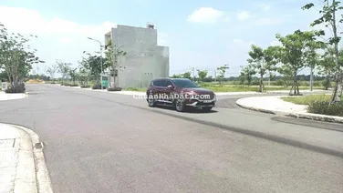 Ngộp bank cần ra gấp đất đối diện Sun Casa, full thổ, SHR, dân kín mít