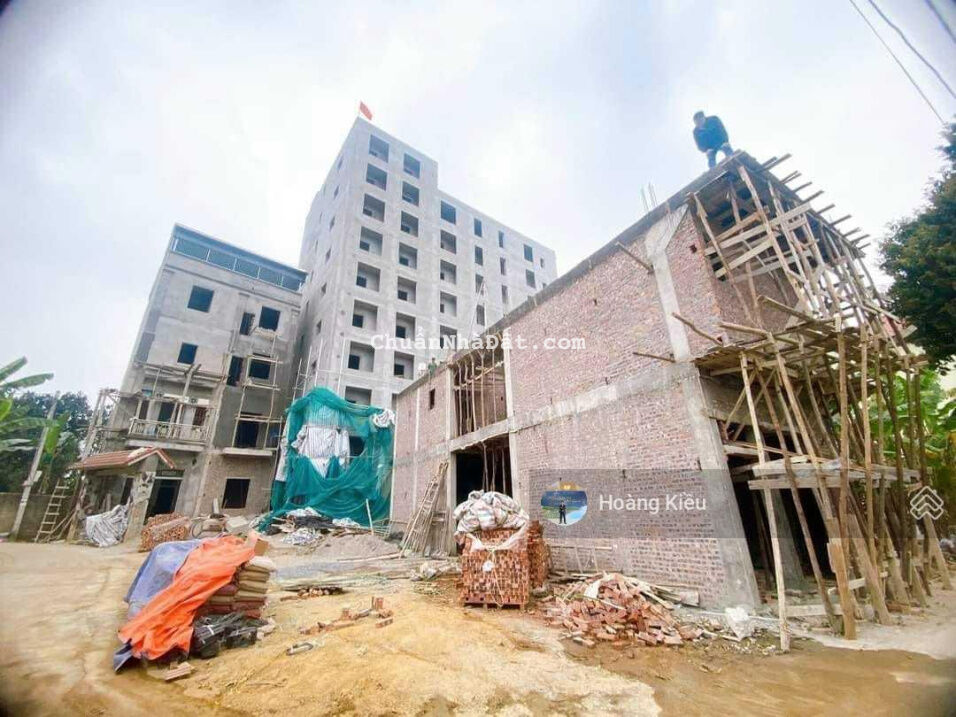 Cần tiền bán gấp: 120m2, trục chính Tân Xã, gần ĐH FPT, CNC, xây trọ cho thuê ngay. Giá 1.98 tỷ