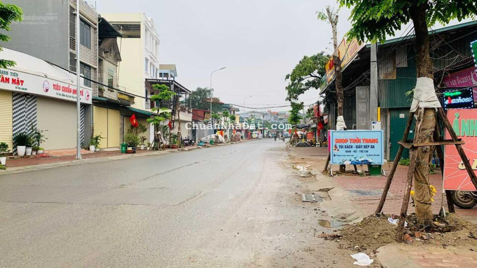 76m2 làn 2 đường 420, ngay chân trường cấp 3, ngay sát trung tâm huyện. LH em Vân 0868819991