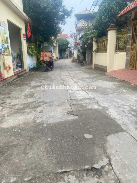 Bán 50m2 đất Đông Mỹ, Thanh Trì, MT 4.5m, 20m ra trục chính, 2.3 tỷ