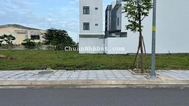 Bán đất khu đô thị Nam Vĩnh Hải, Nha Trang, DT 101.2m2 ngang 5m, hướng tây. Giá bán: 26,5 tr/m2