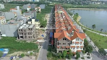 Cần bán căn biệt thự xây thô nhìn thẳng Hồ Điều Hoà - Tp BN. Giá chỉ 3x tỷ