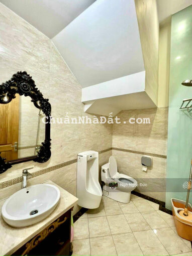 Biệt thự D2D 144m2 Biên Hoà, KDC vip đủ tiện ích, một trệt 2 lầu tặng nội thất sang trọng