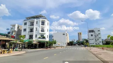 Bán nhà nghỉ 1 trệt 3 lầu hoàn công, đường trục chính 22m KDC Phú Hồng Thịnh 10 P. Bình An, Dĩ An