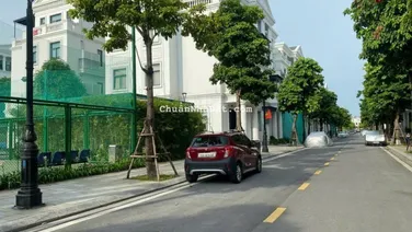 Bán liền kề thô dãy San Hô mái cao vị trí đẹp gần công viên. Vị trí đẹp. Giá rẻ nhất lúc này