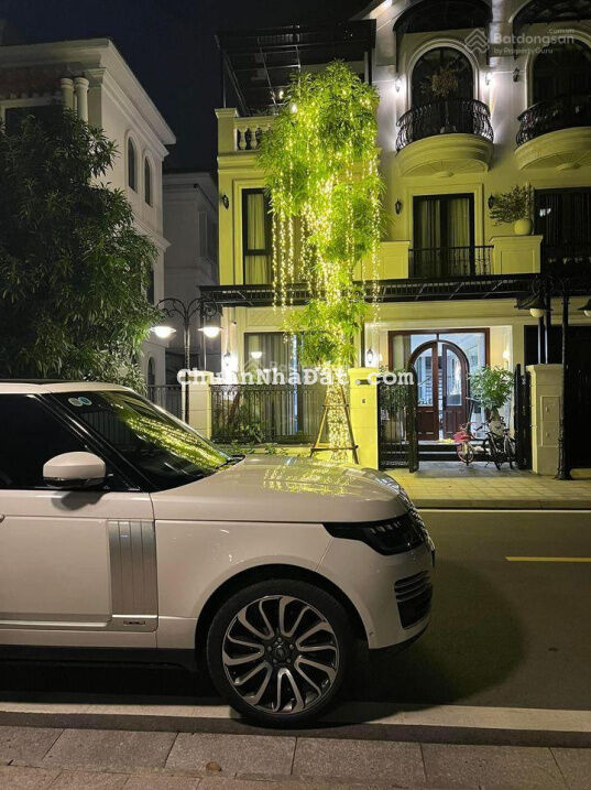 Cần bán biệt thự đơn lập Anh Đào, Vinhome Riverside, Long Biên, 400m2, thang máy, view sông, 95 tỷ