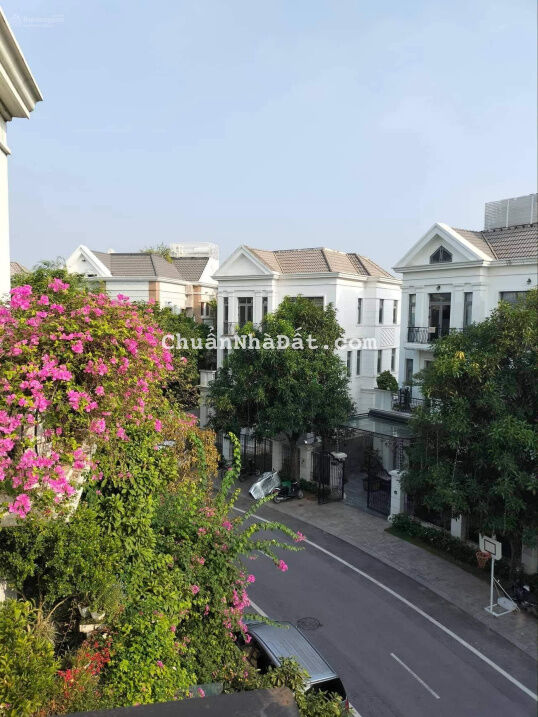 Bán biệt thự Vinhomes Riverside Nguyệt Quế 90m2 chủ không xoay được tiền cần bán gấp, giảm chào sâu