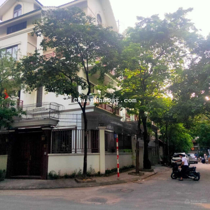 Chính chủ cần bán gấp biệt thự KĐT Mỹ Đình 220m2, đường rộng, View thoáng, giá 38 tỷ