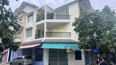Bán căn nhà nằm ngay góc đường A1 KĐT Vĩnh Điềm Trung, giá tốt