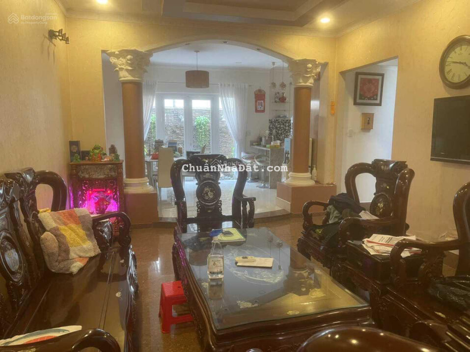 Bán nhà khu biệt thự Nguyễn Trọng Tuyển, DT 7.5x14m, 3 tầng, giá 20,8 tỷ