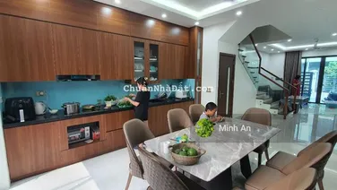 Bán gấp nhà Lk Tổng cục 5 Yên Xá 70m x 5 tầng, vỉa hè, kinh doanh, giá chỉ 10.5 tỷ.