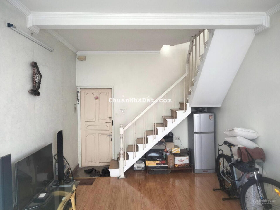 Chính chủ bán nhà TT khu Quân Đội - Phố Đặng Dung, ô tô đỗ cổng. DT 50m2, Giá: 1.8 tỷ