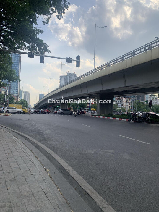 Bán nhà mặt phố Nguyễn Chí Thanh. Vỉa hè 6m, diện tích 60m2, mặt tiền 9m