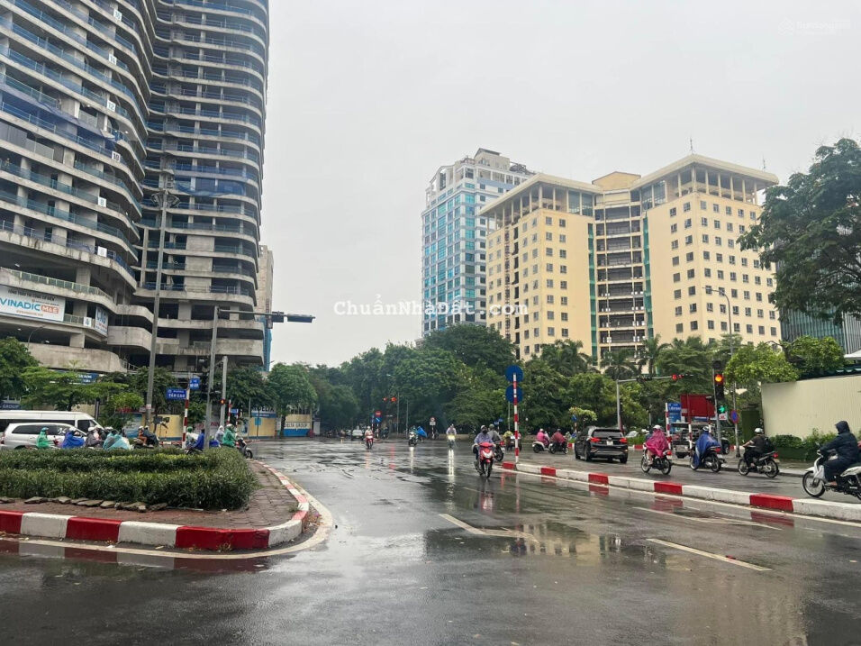 Siểu hiếm! Bán nhà mặt phố Đội Cấn - lô góc - mặt tiền rộng - giá quá hợp lý - LH e Yến 0968661393