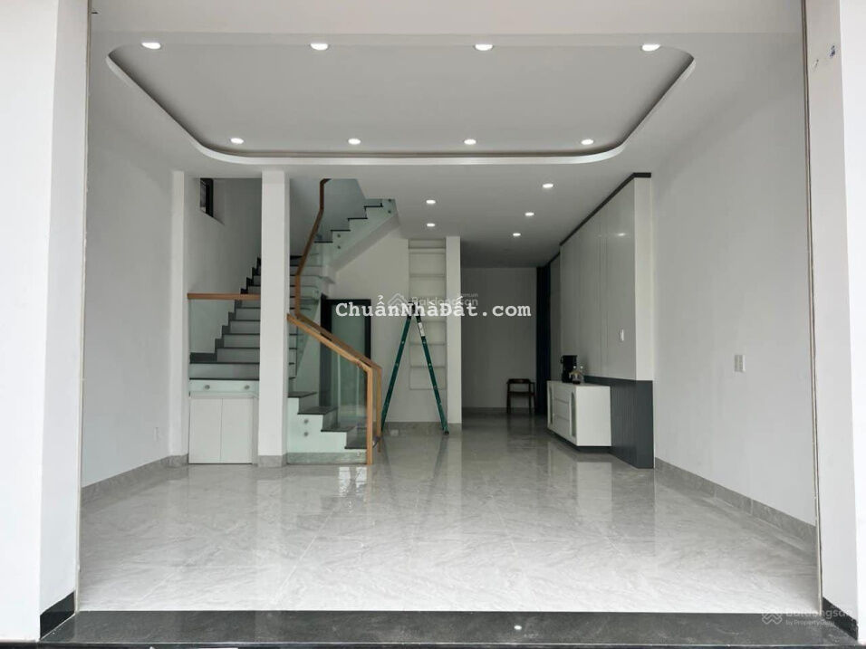 Bán nhà 1 trệt 2 lầu P. Thống Nhất mặt tiền kinh doanh đường Nguyễn Thành Phương gần KDC D2D