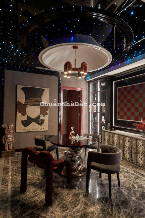 Biệt thự mặt phố Nguyễn Du 268m2 x MT 8m, vỉa hè 2 chiều ô tô, pháp lý sạch