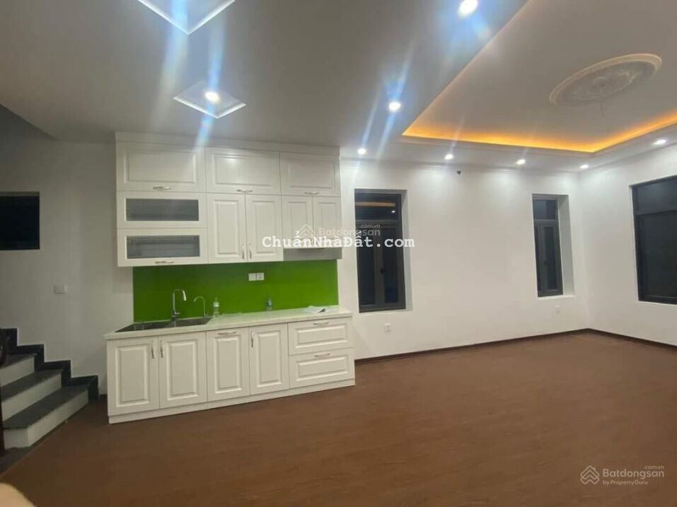 Bán nhà 6 tầng, thang máy, gara ô tô, 40m2, kinh doanh đa dạng, phố Thượng Thanh, Long Biên