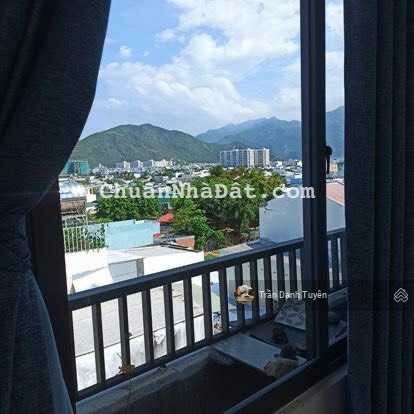 Bán nhà 4 tầng 2 mặt tiền đường Lê Hồng Phong - Nha Trang, nhà đẹp còn mới, đang kd cho thuê