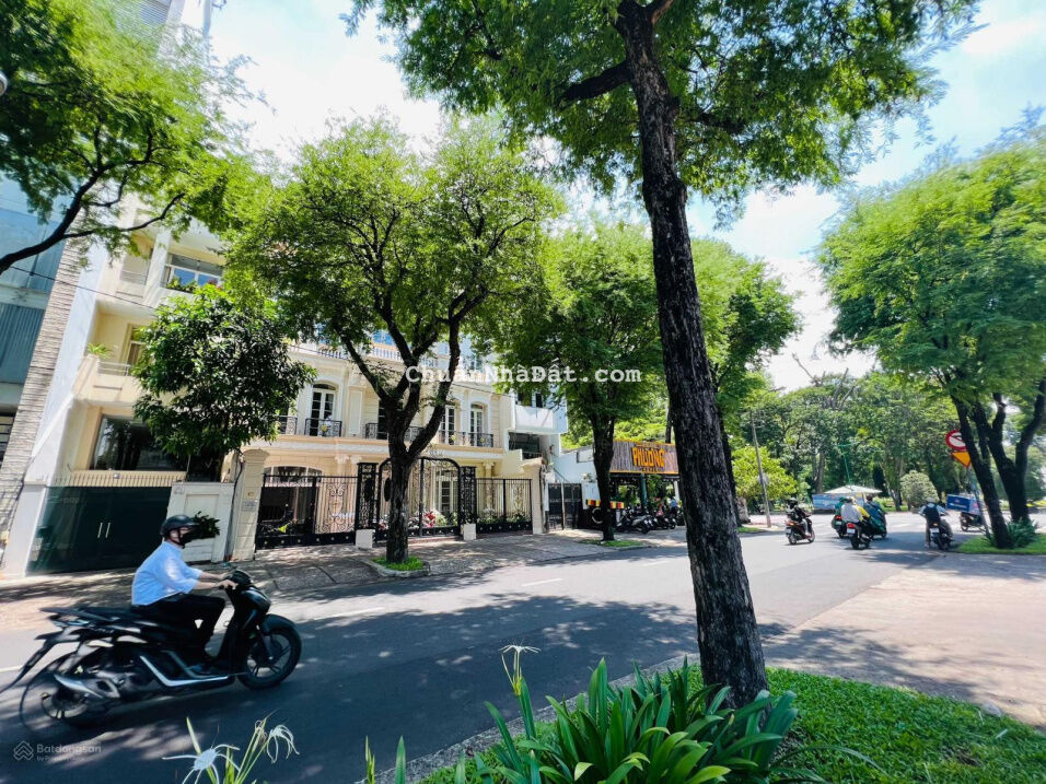 Bán siêu phẩm duy nhất mặt tiền Phùng Khắc Khoan, Đa Kao, Quận 1. K/c: Hầm + 4 tầng. Giá: 105 tỷ